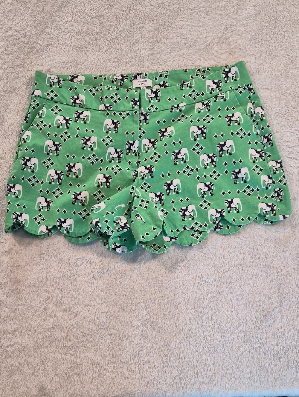 Women's crown & ivy Green Elephant Print Scalloped Hem High-Waist Shorts